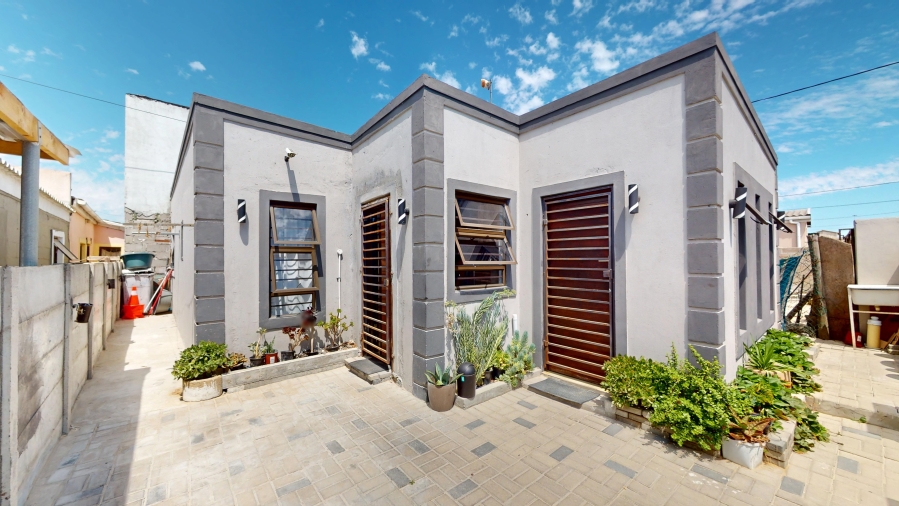 3 Bedroom Property for Sale in Harare Western Cape